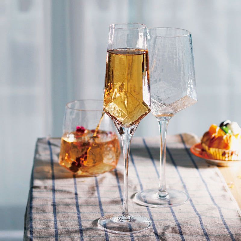 Wholesale Nordic Vintage Hammered Glass Wine Goblet